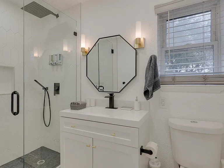 6048 Holiday Ln — Photo 20