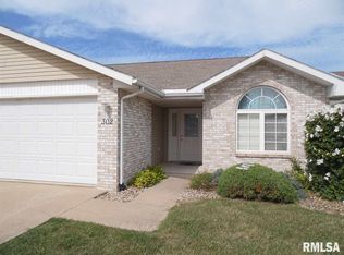 302 Scotch Pine Dr, Macomb, IL 61455