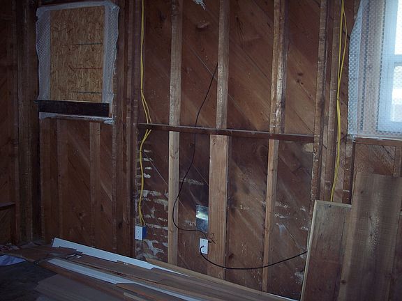 5th image of 118 S Burns St