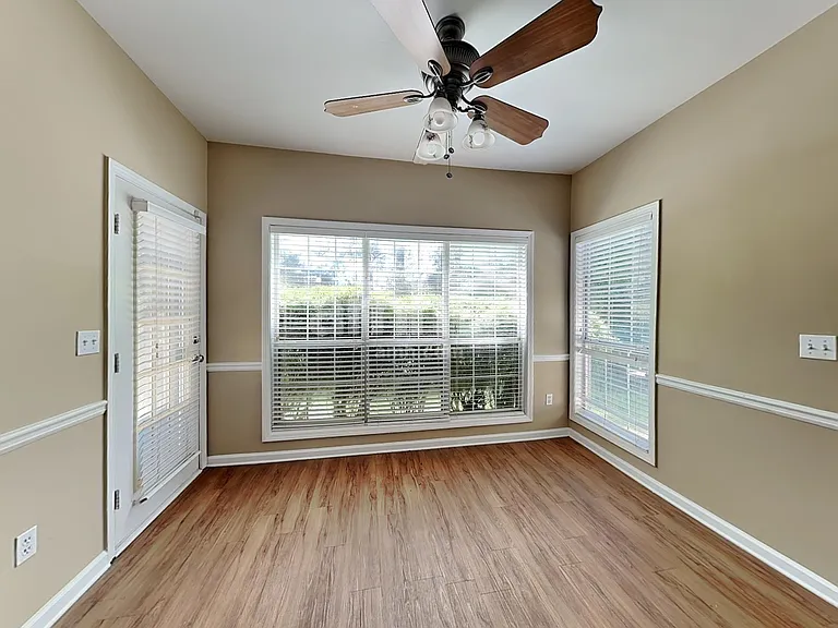 620 Claredon Ct — Photo 5