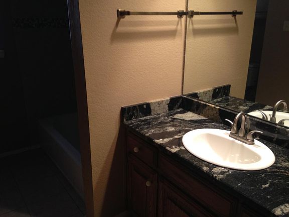4th image of 1602 Parkview Dr