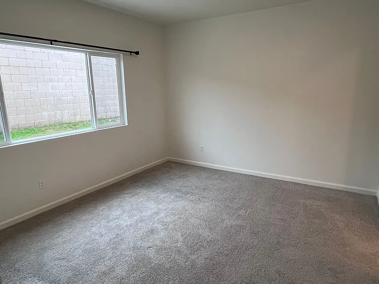 417 Fortuna Ct — Photo 11