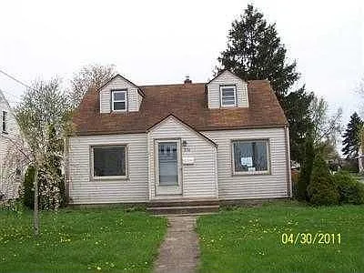 250 E Wilson St photo 1