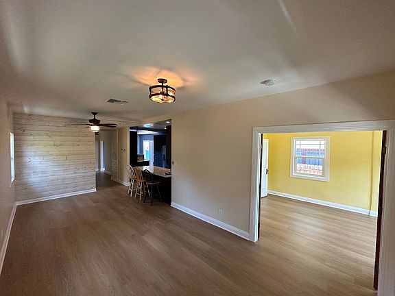 4th image of 1809 Scott Ave