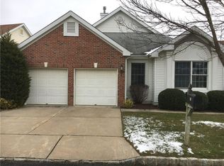 29 Westminster Dr, Monroe Township, NJ 08831