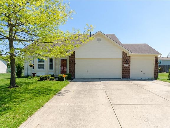 3rd image of 925 N Tulip Way