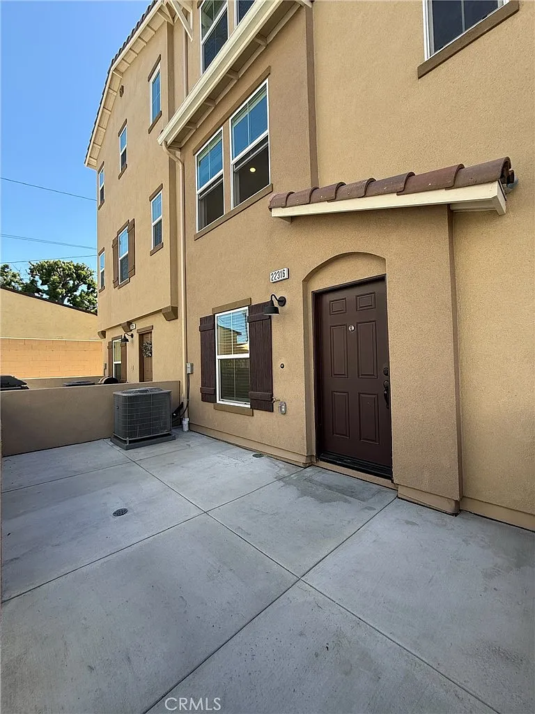 4 bed, 1670 sqft, $4,850 — Photo 2