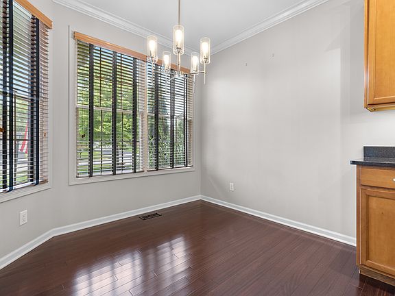 4th image of 5634 Northcliffe Ln #30