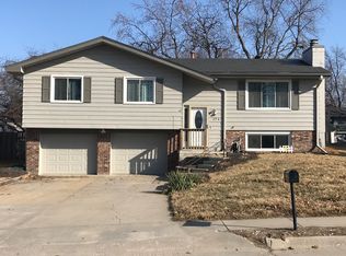 206 E West Plains Rd, Gretna, NE 68028