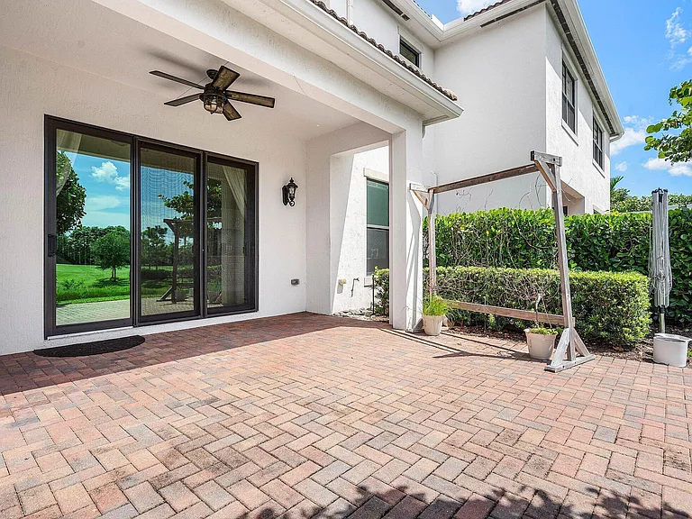 10210 Akenside Dr — Photo 15