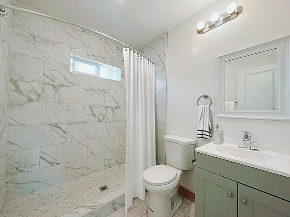 2nd image of 618 Sunset Dr #3