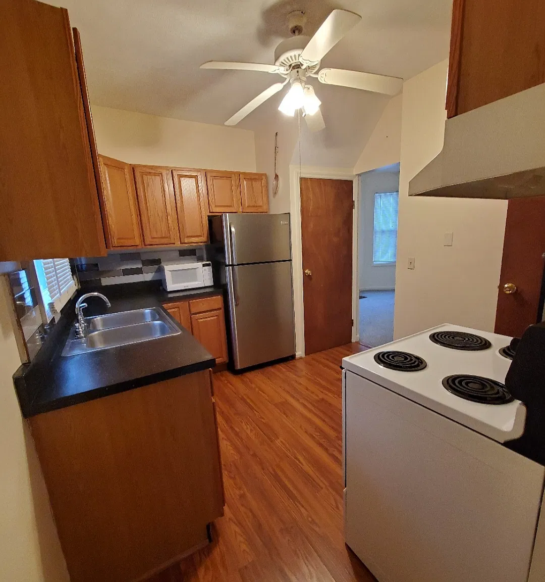 904 Burrstone Rd — Photo 3
