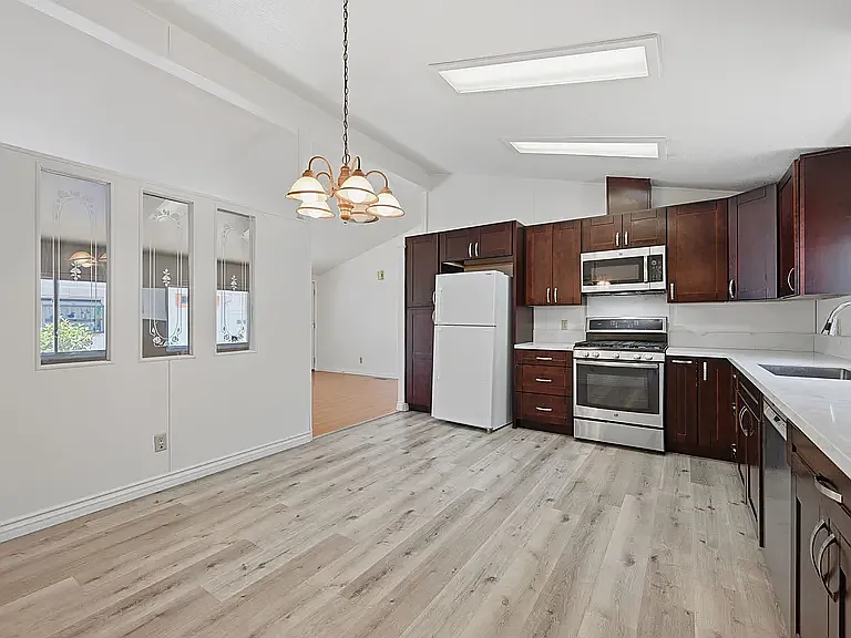 3 bed, 1296 sqft, $3,300 — Photo 1