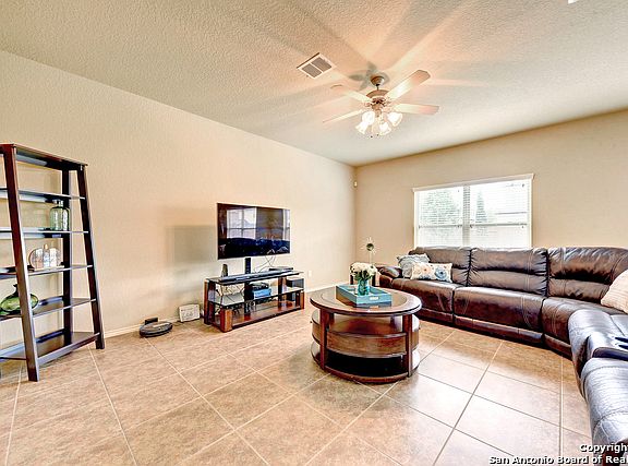 5th image of 429 Stonebrook Dr