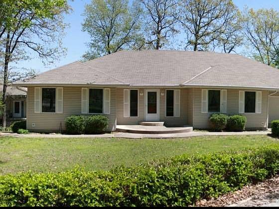 1st image of 962 Lake Forest Dr