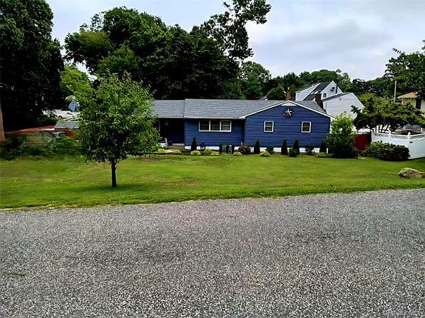(undisclosed Address), Wading River, NY 11792