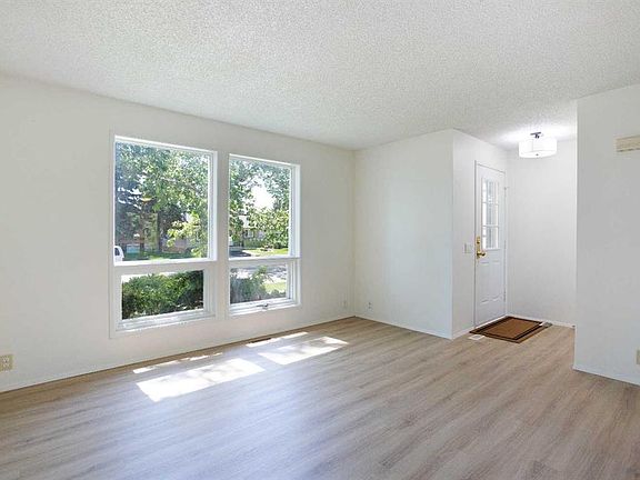 5th image of 2330 S Woodview Dr SW