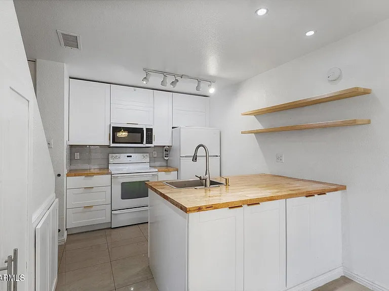 625 S Westwood St #194 — Photo 9