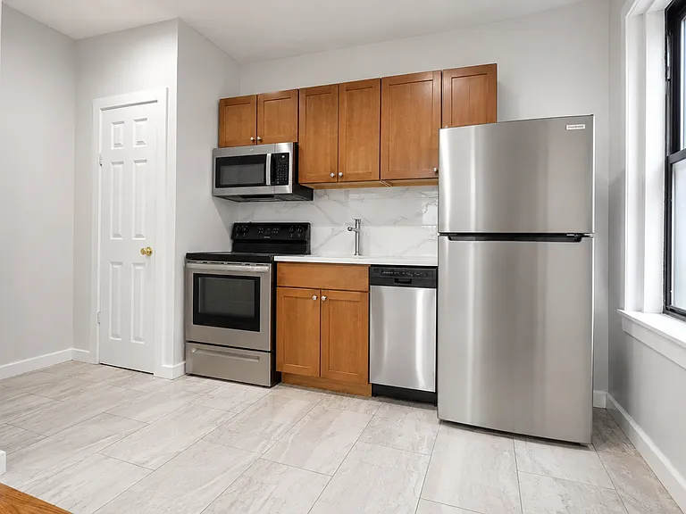 518 W 204th St #43 — Photo 3