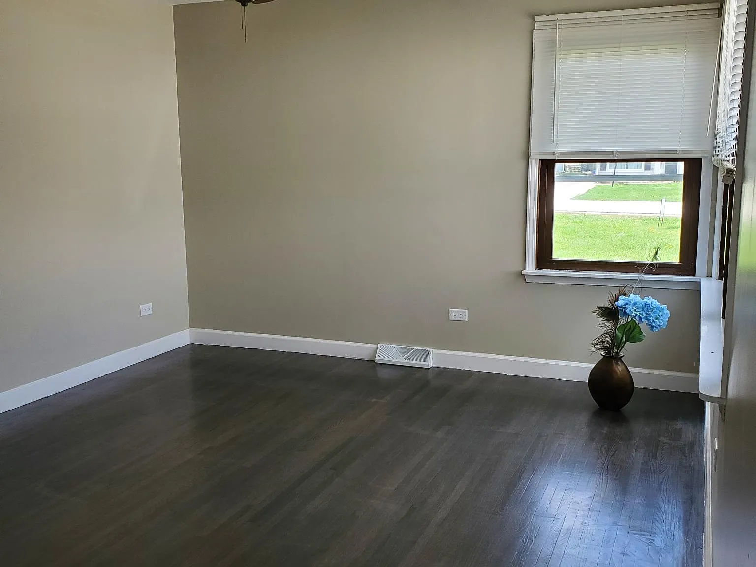 2 bed, 1000 sqft, $2,400 — Photo 4