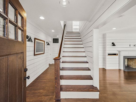 3rd image of 1152 Greenland Ave