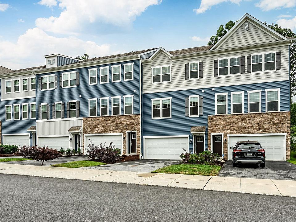 1st image of 332 Dawson Pl