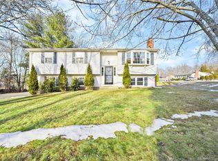 687 Main St, Meriden, CT 06451