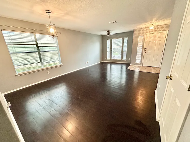 333 Diana Dr — Photo 7