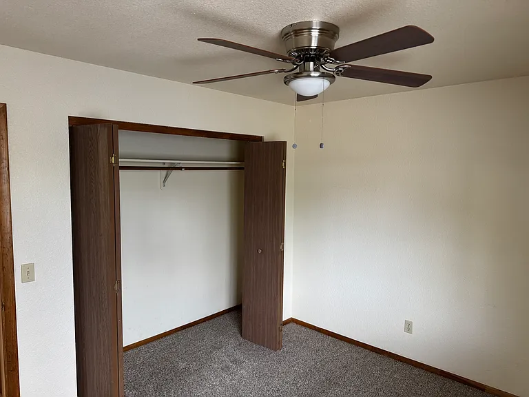 4150 E Valley Ln — Photo 4