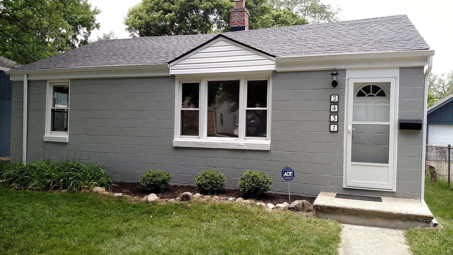 2431 Harris St photo 1