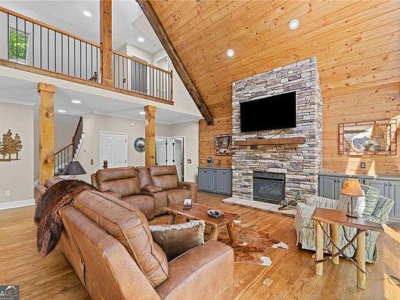 2nd image of 816 Alpine Dr