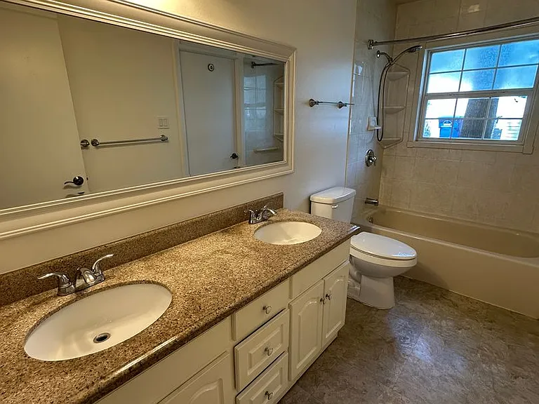 26 Newport Ln — Photo 13
