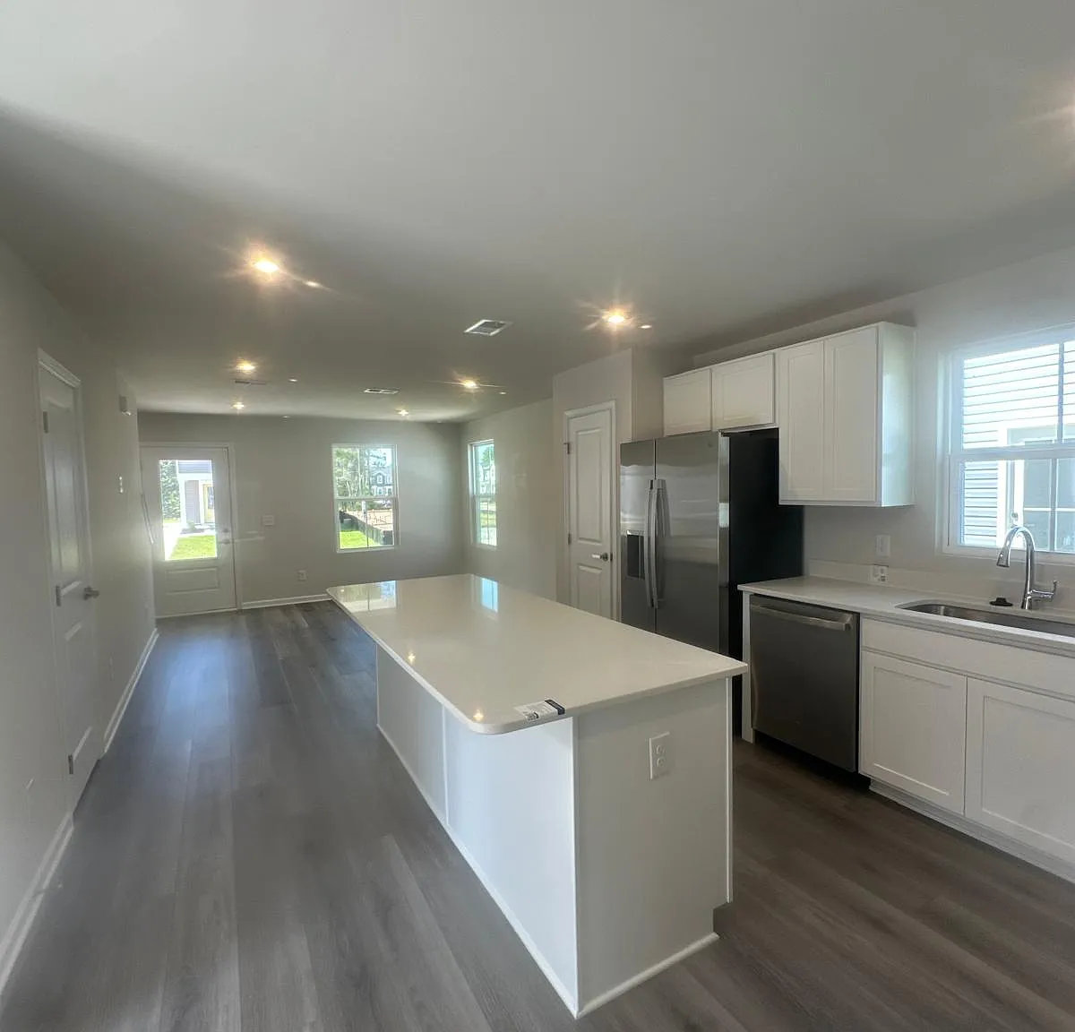 3 bed, 2.5 bath, 1224 sqft, $2,610 — Photo 4