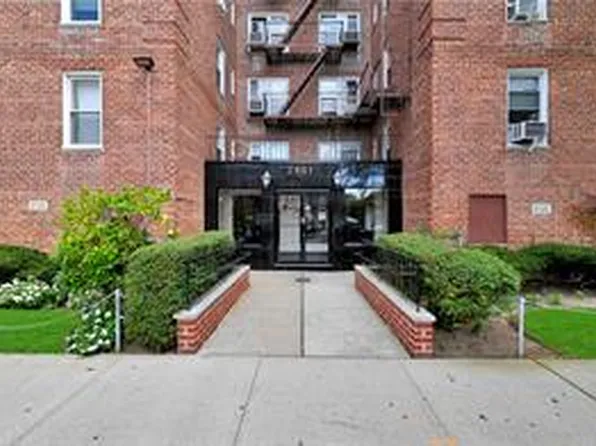 2427 East 29th Street image 1 of 15