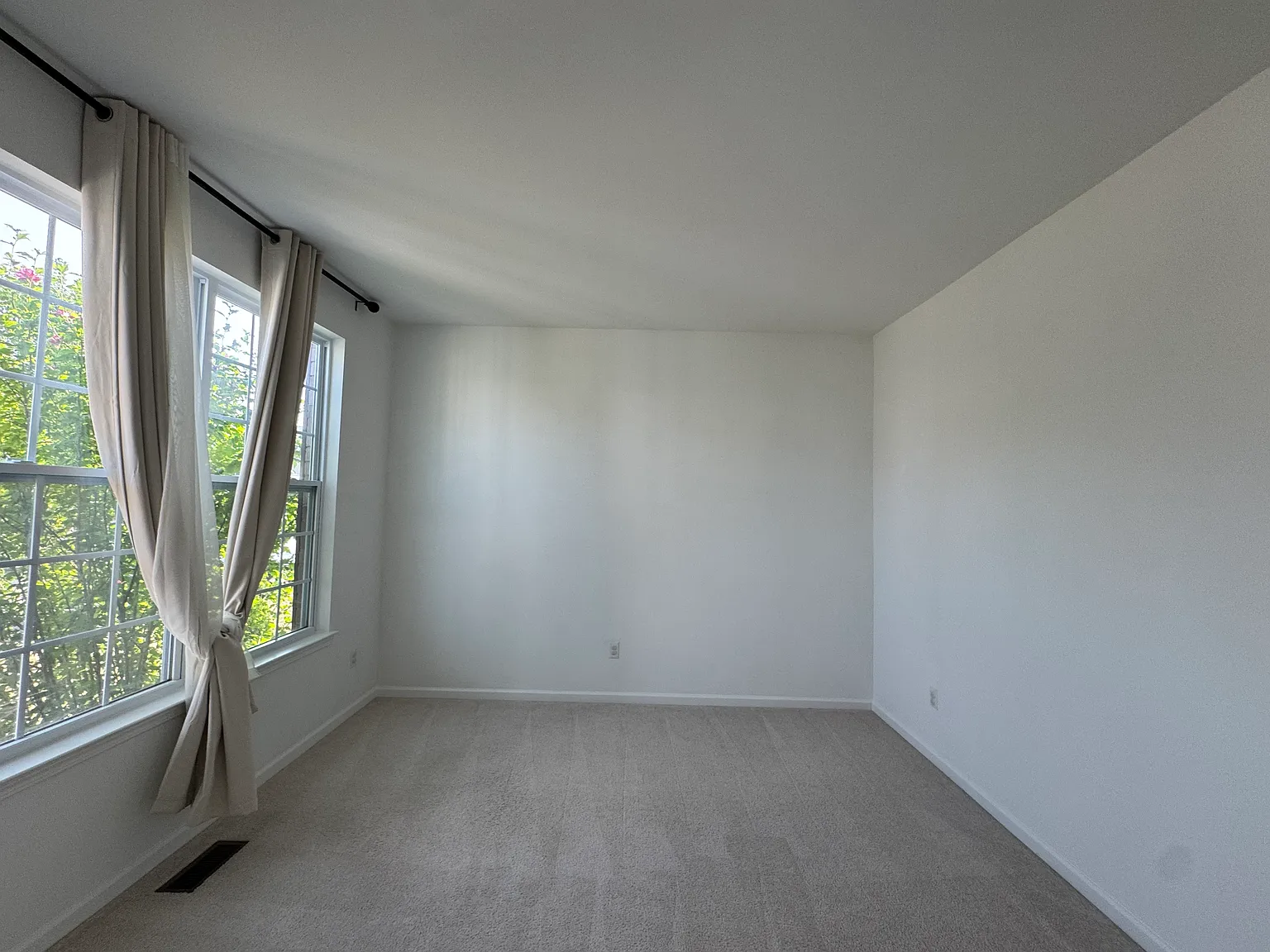 4 bed, 2.5 bath, 2953 sqft, $3,695 — Photo 4