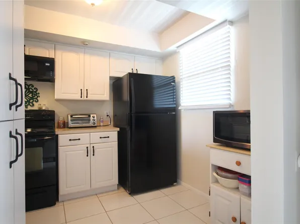 113 Royal Park Drive #4E, Oakland Park, FL 33309