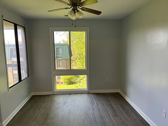 3rd image of 1006 Brinker 302 Dr