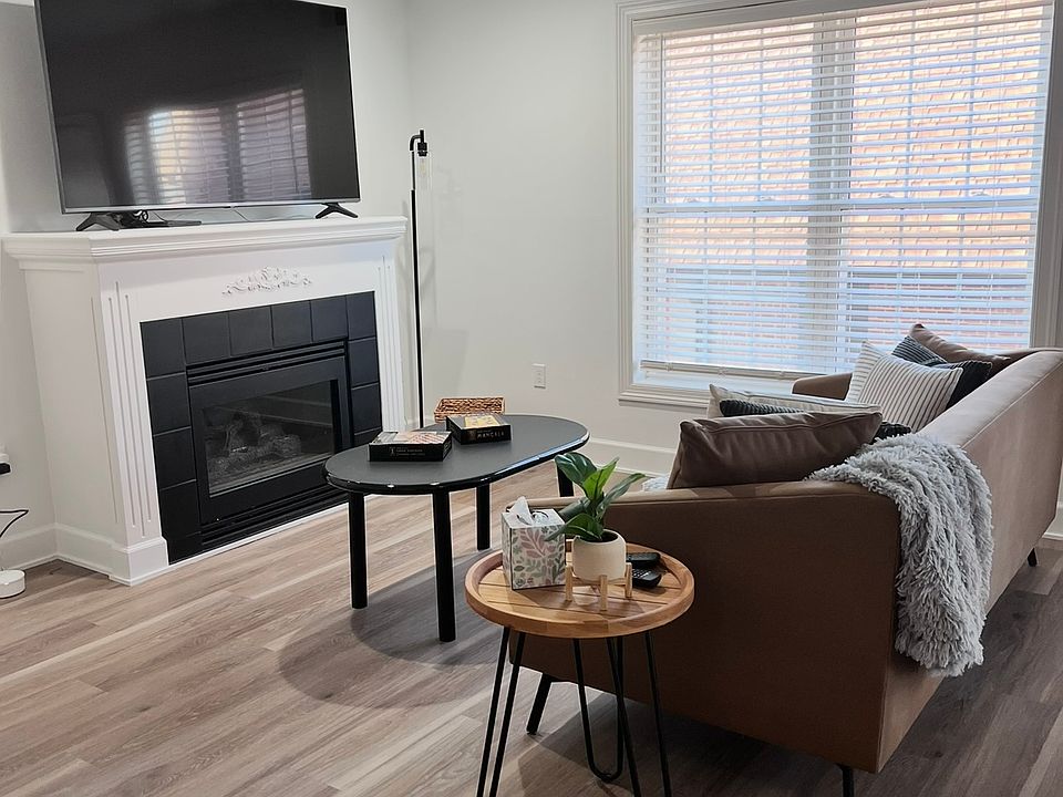 1st image of 209 W Jefferson St #17