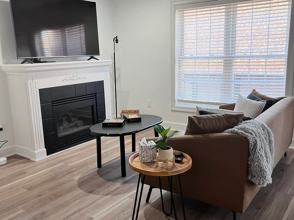 209 W Jefferson St #17