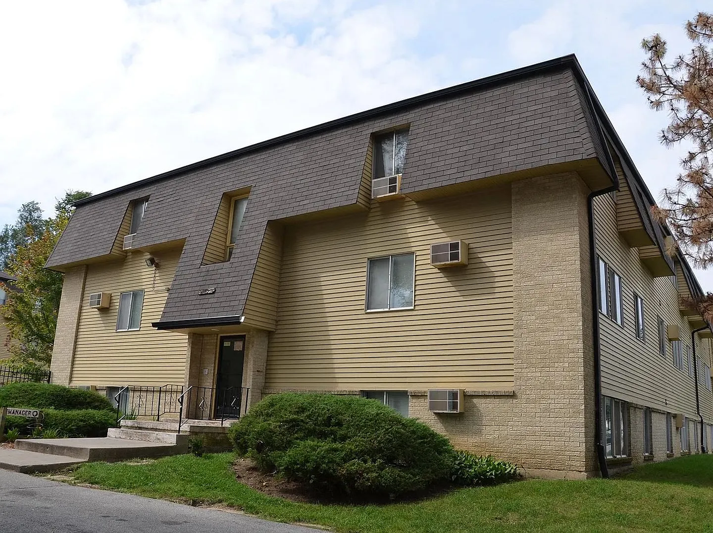 Southern Park Apartments — Photo 1