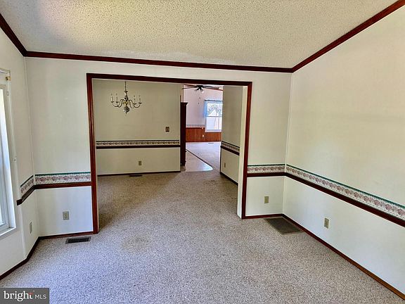 3rd image of 16 Lee Dr #643