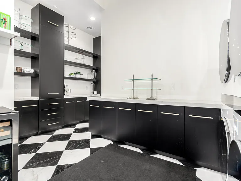 N 65th Pl — Photo 28