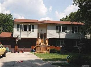 15 Radford Rd, Lake Grove, NY 11755