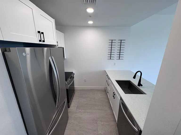 511 Lucerne Ave #Penthouse 611 — Photo 6