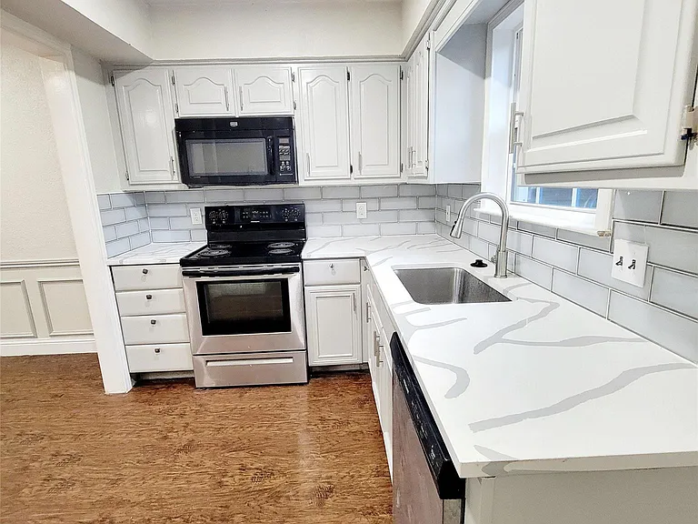 230 McCarley Pl — Photo 4