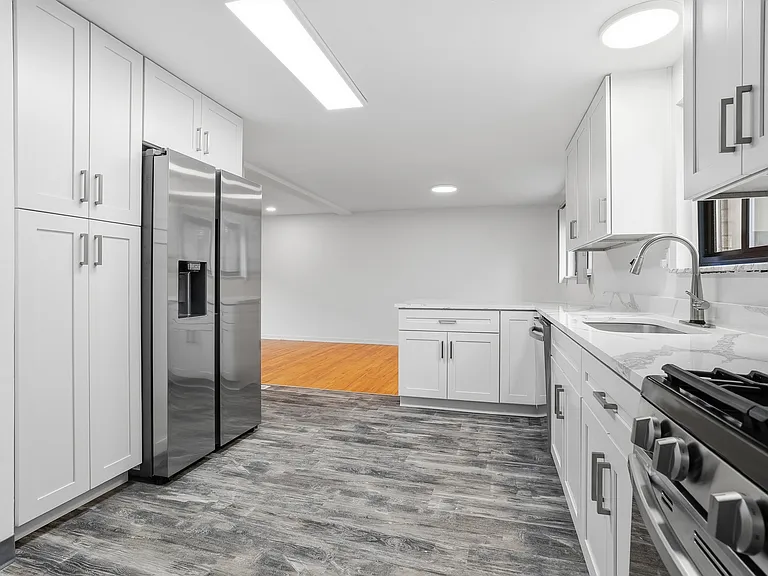 7895 Mark Dr — Photo 10