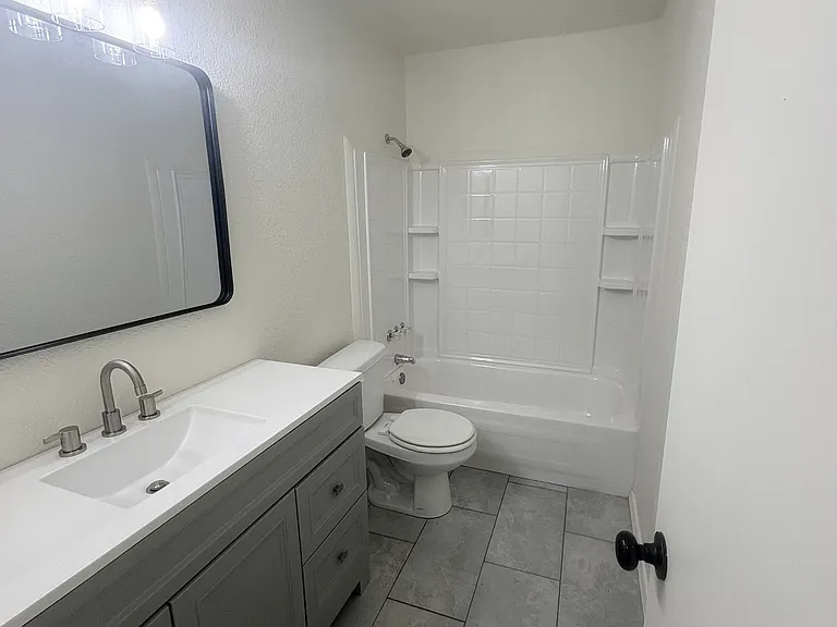 1321 W Pittsburg St — Photo 13