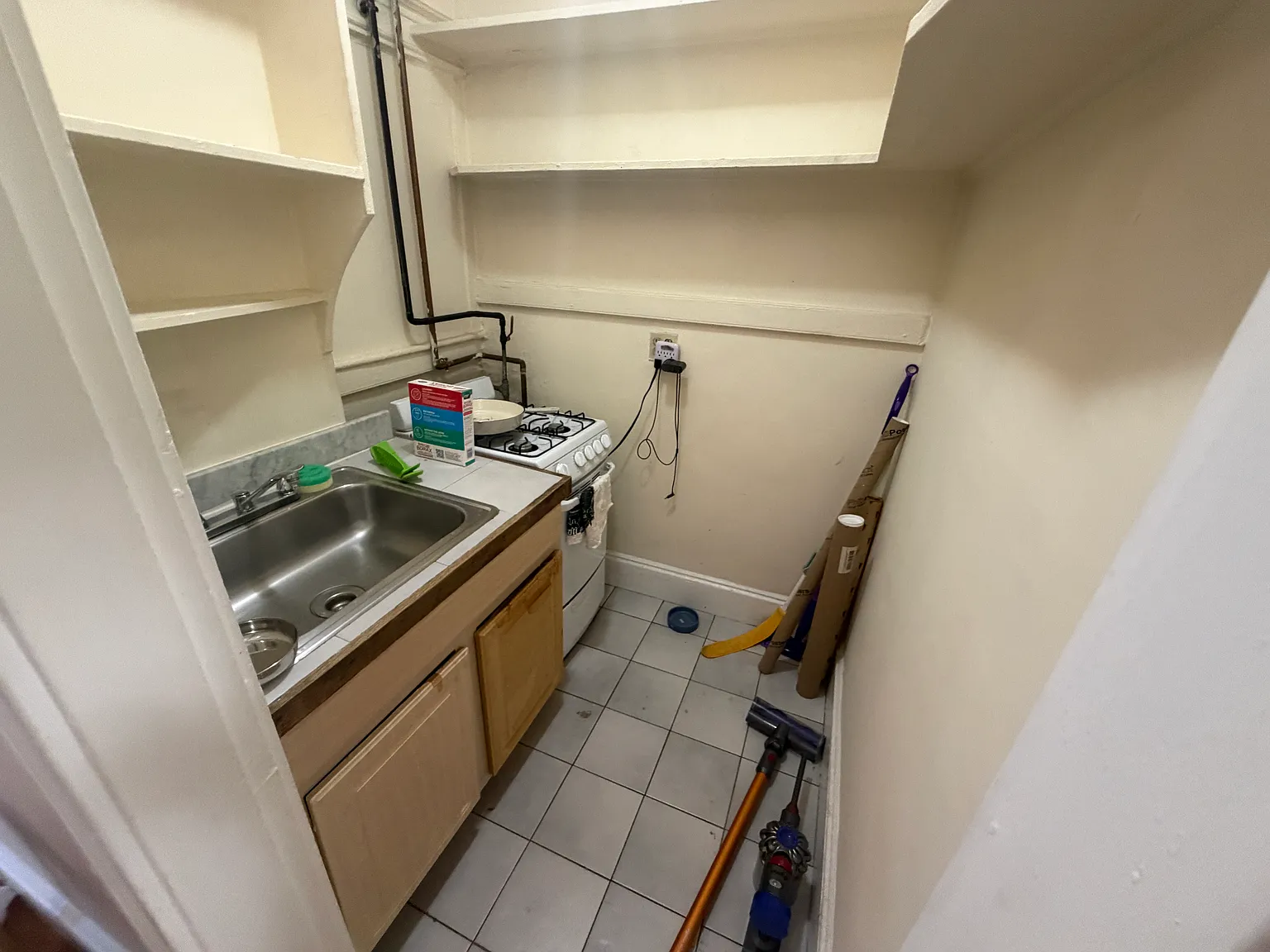 Studio, $2,000 — Photo 3