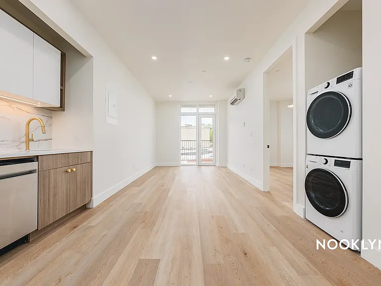 27-16 21st St #3B — Photo 24