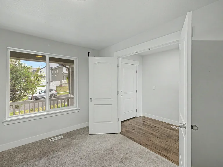 1531 W Stone Gate Dr — Photo 17